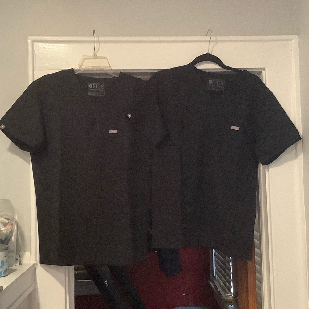 Figs Men's Charcoal Short Sleeve Tees